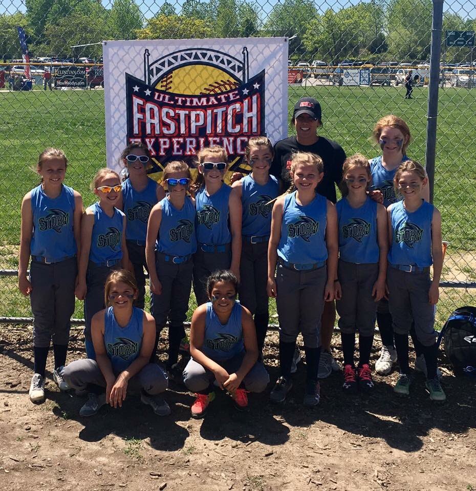parfornick's tweet image. Thanks @16newt for stopping by to see the @leessummitstorm at the #Ultimatefastpitchexperience