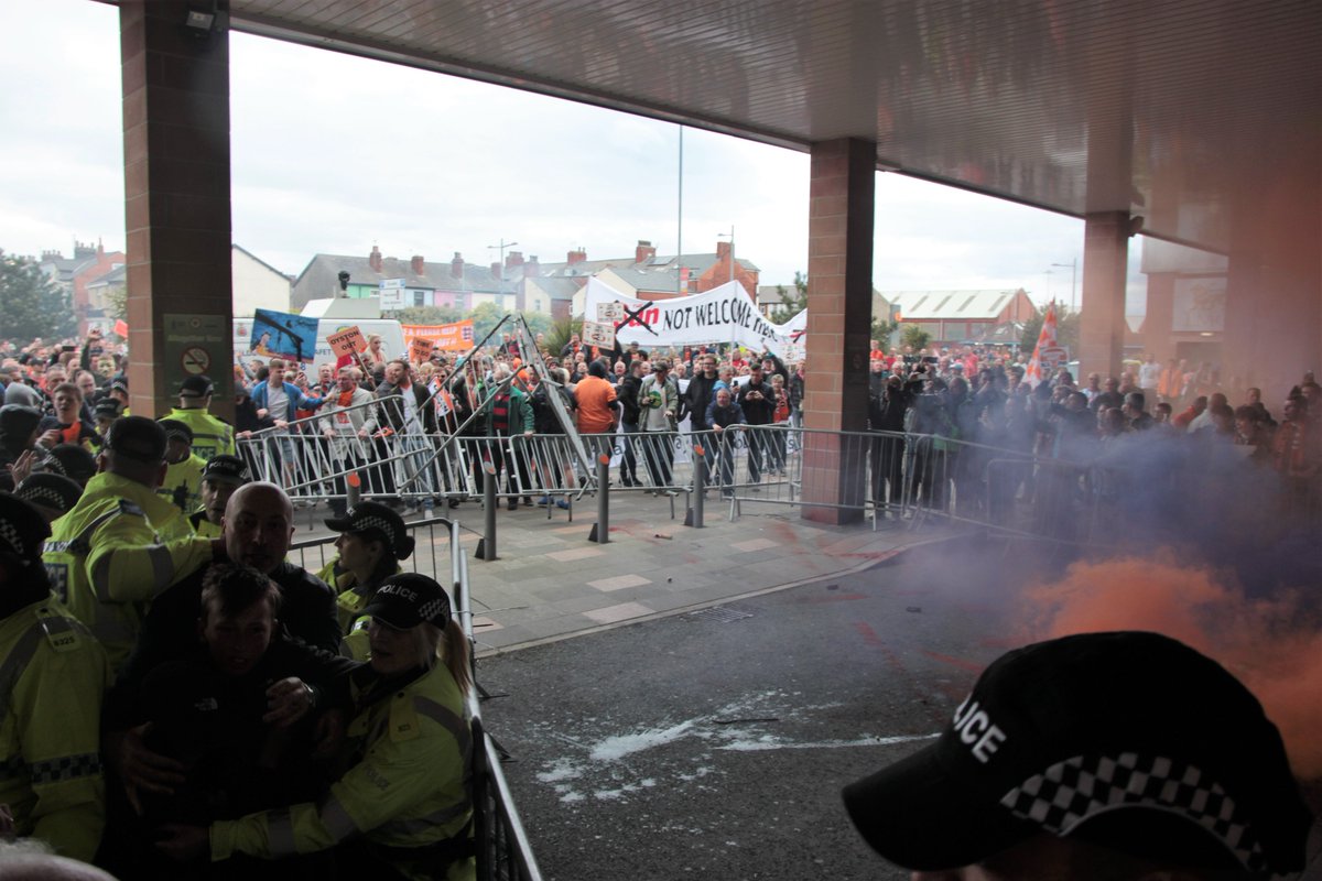 KateMYates's tweet photo. Football protest #Blackpool @Gillylancs @The_Gazette #football #scary #footballprotest #NAPM #oystonout https://t.co/dFVoU5WTXJ