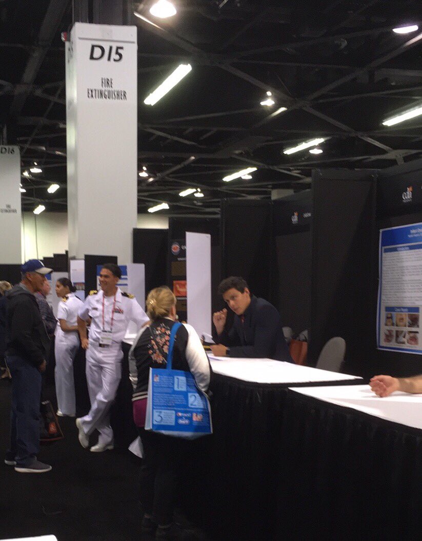 MolarTron's tweet photo. #GodBlessOurTroops! Including these #dentists in #Military. #tableclinics #cdaANA @USNavy @USArmy @usairforce @USMarineCorps πΊπΈβ€οΈπππ½ https://t.co/zR9syrYRKy