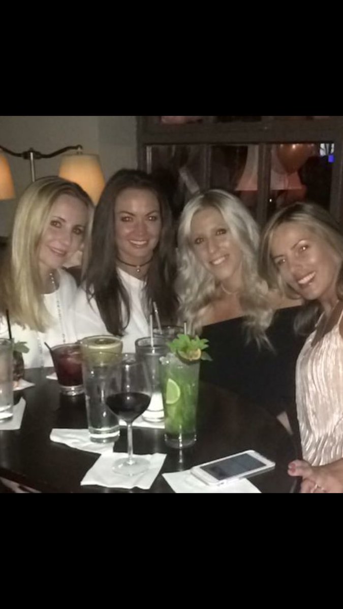 lesleyjowen1's tweet photo. Out with these blonde beauties #oddoneout #chester #boringbrown https://t.co/cD0fGMO5p9