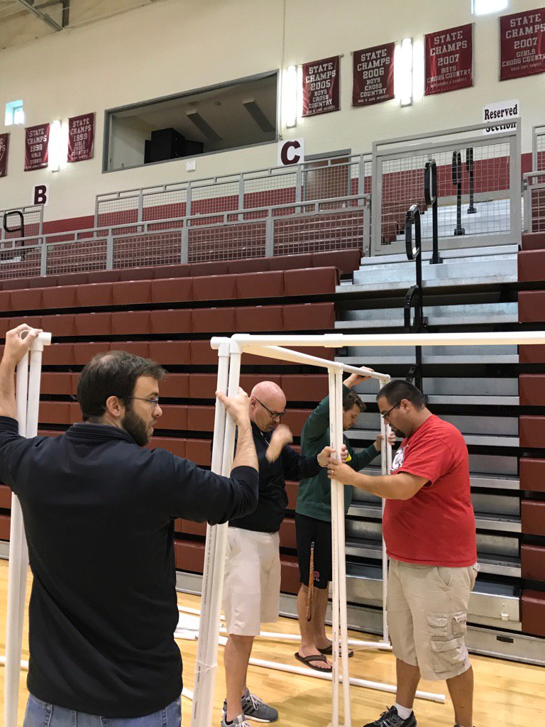 leighmonger's tweet photo. @10Gadams RMS Coaches setting up for Free Sports Physicals. https://t.co/5XQPEeDcoX