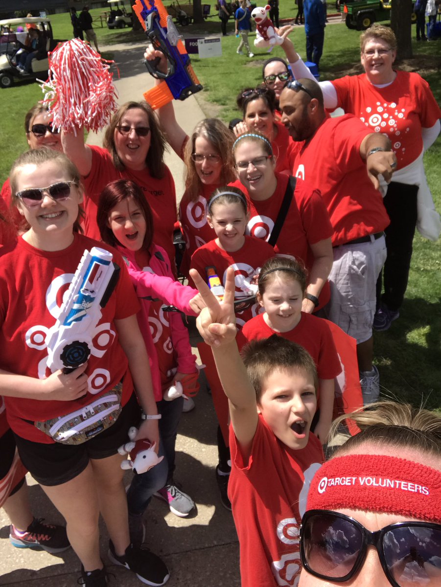 AndriaGreenwell's tweet photo. Team walk #TargetingCancer #BurgStyle #RelayForLife @BKromphardt @kaitward16 @ambock2003 https://t.co/0QnUaqUwx5
