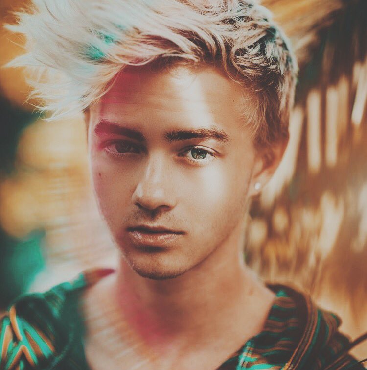 kayaxstevens's tweet photo. use one of these as a layout @JackJ https://t.co/zwhn01zT7n