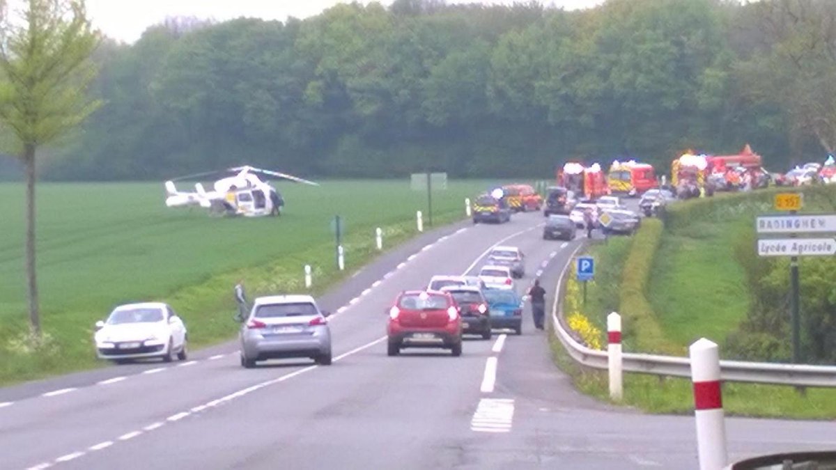 lavoixdunord's tweet photo. #Radinghem. Quatre morts dont des enfants un grave accident de la route https://t.co/0PNd1fjgFT https://t.co/CbSyRnGni4