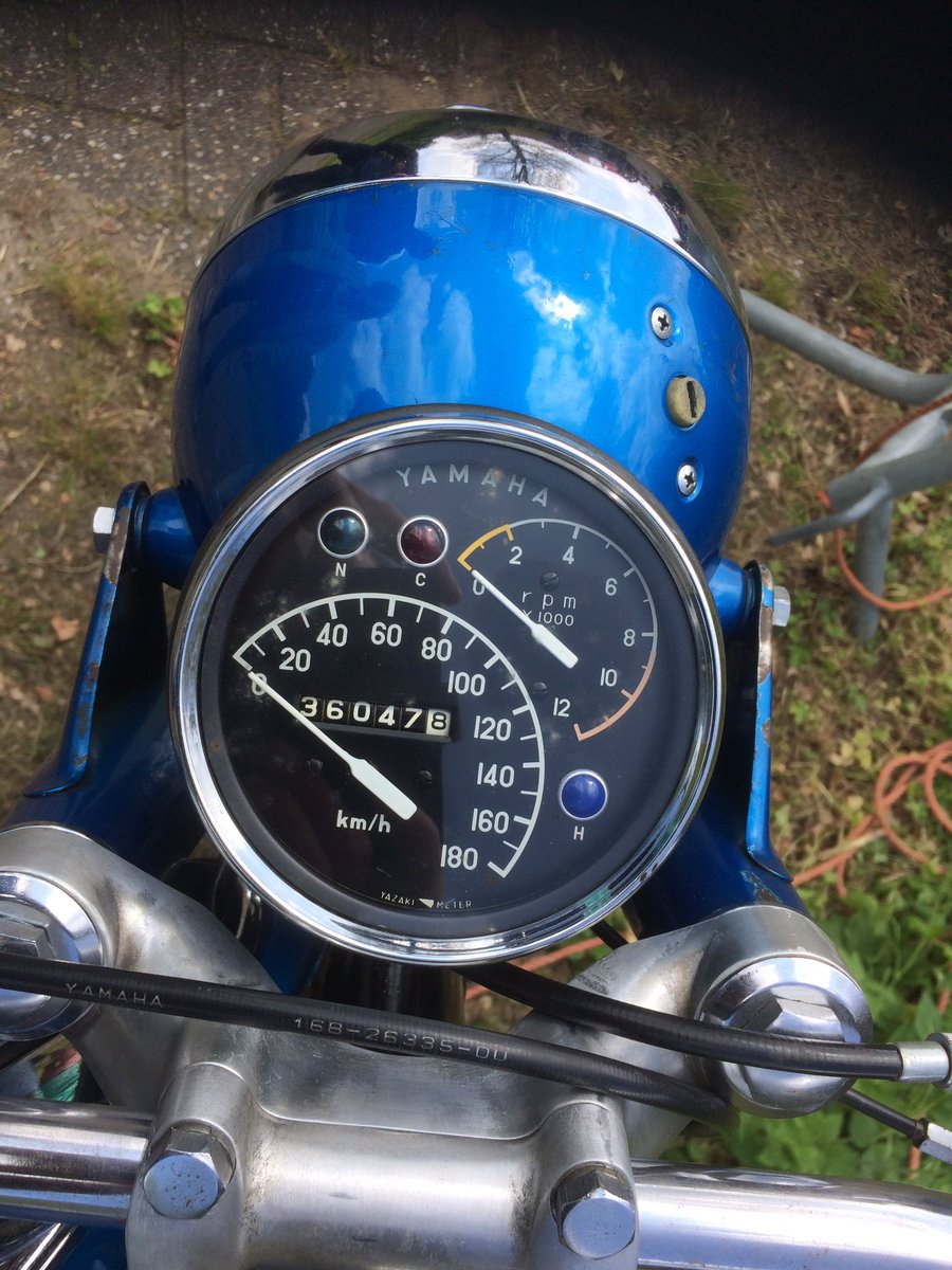 PieterBotman's tweet photo. Mooie klokkenwinkel op deze #Yamaha 350. #wegrace #Varsseveld #Hamove https://t.co/pjP6y1egoQ