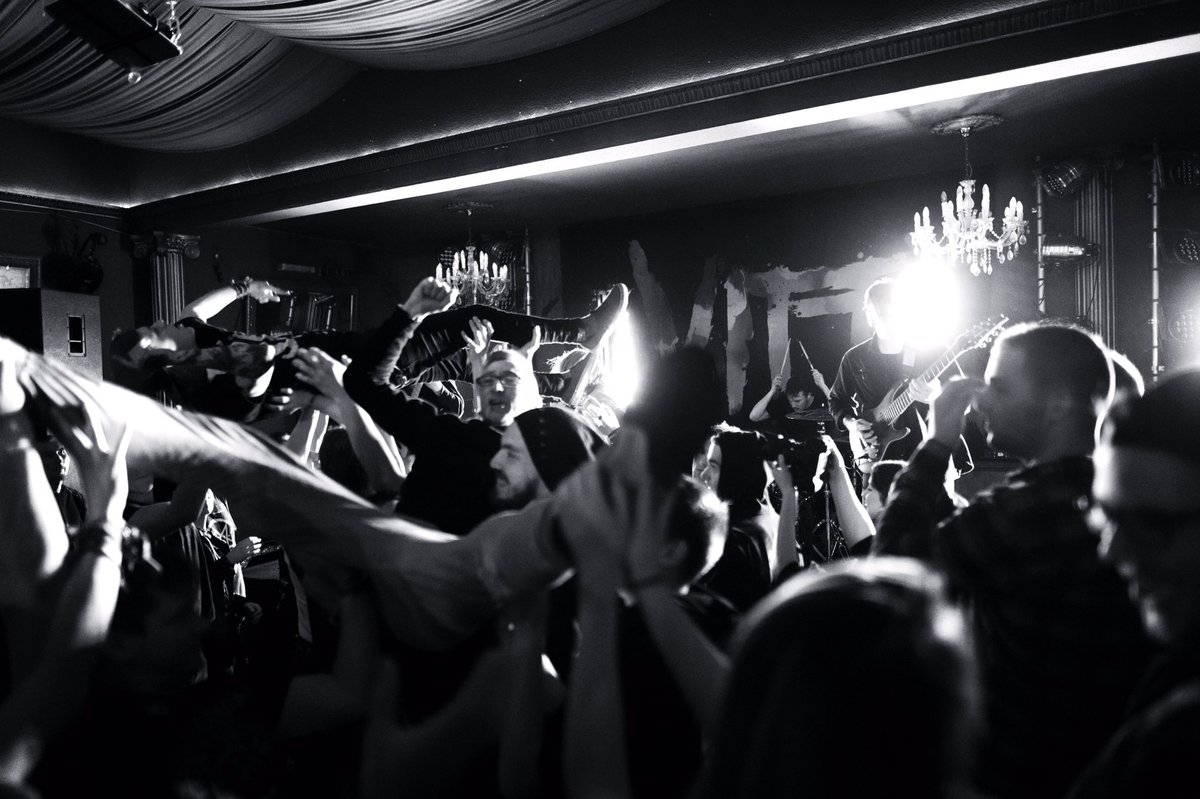 VITJAband's tweet photo. This is our night
This is our time 🖤

#Vitja #SCUM #digitallovetour 📷: @_centercenter https://t.co/PmQSu5hZ0M