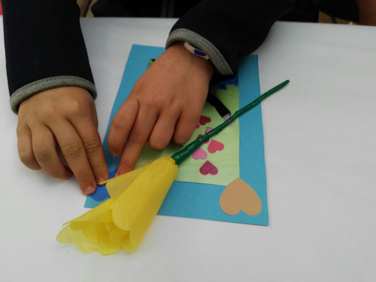 justforyoukids's tweet photo. Taller infantil gratuito. Photocall #DiaDeLaMadre en #bulevardrosa #plansambnens #talleresfamiliares #sortirambnens https://t.co/t7TtYbib8A