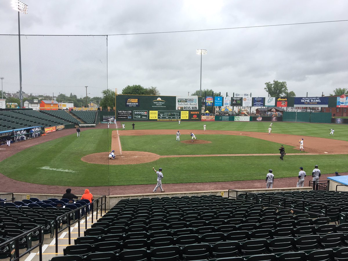 coachwcabrera's tweet photo. Supporting @LVCBaseball !
#MACPlayoffs
#GoDutchmen https://t.co/7VaJ3vdgGy