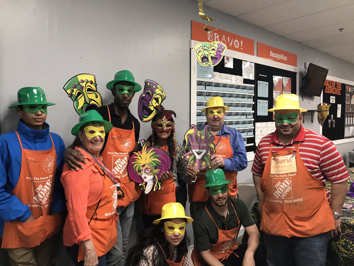 KColdon's tweet photo. Having a great time with our associates celebrating Mardi Gras @Paterson @si62025372 @DHRMgregorio @Mcgalec99 @NicoleSmithHD https://t.co/GjqWemnXJO