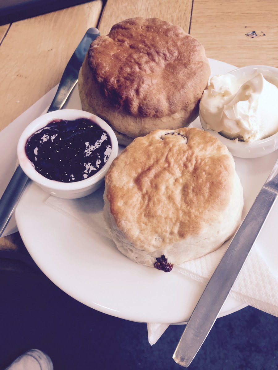 jamiewaterworth's tweet photo. Afternoon tea 😬😬😬 https://t.co/nh9GjzhHvT