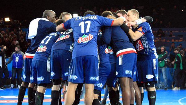 FRAHandball's tweet photo. #Edf[M] - Qualifs Euro 2018
#FRANOR
⏱️[13-10] Les Bleus appliqués, retour au vestiaire avec +3
Tout donner en 2e M.T 💪
 #BleuetFier https://t.co/T8m6sa0sgm