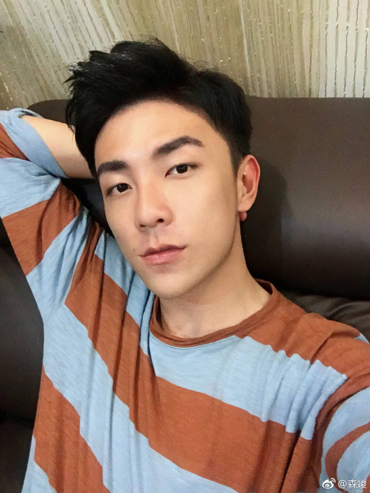 lheei061631's tweet photo. Bernard weibo ud
难得回家,就赖在家
周末愉快!
#bernardsj #senjun #HIStorywebseries #Obsessedwebseries cute 😙 https://t.co/VU7QGjuNpR