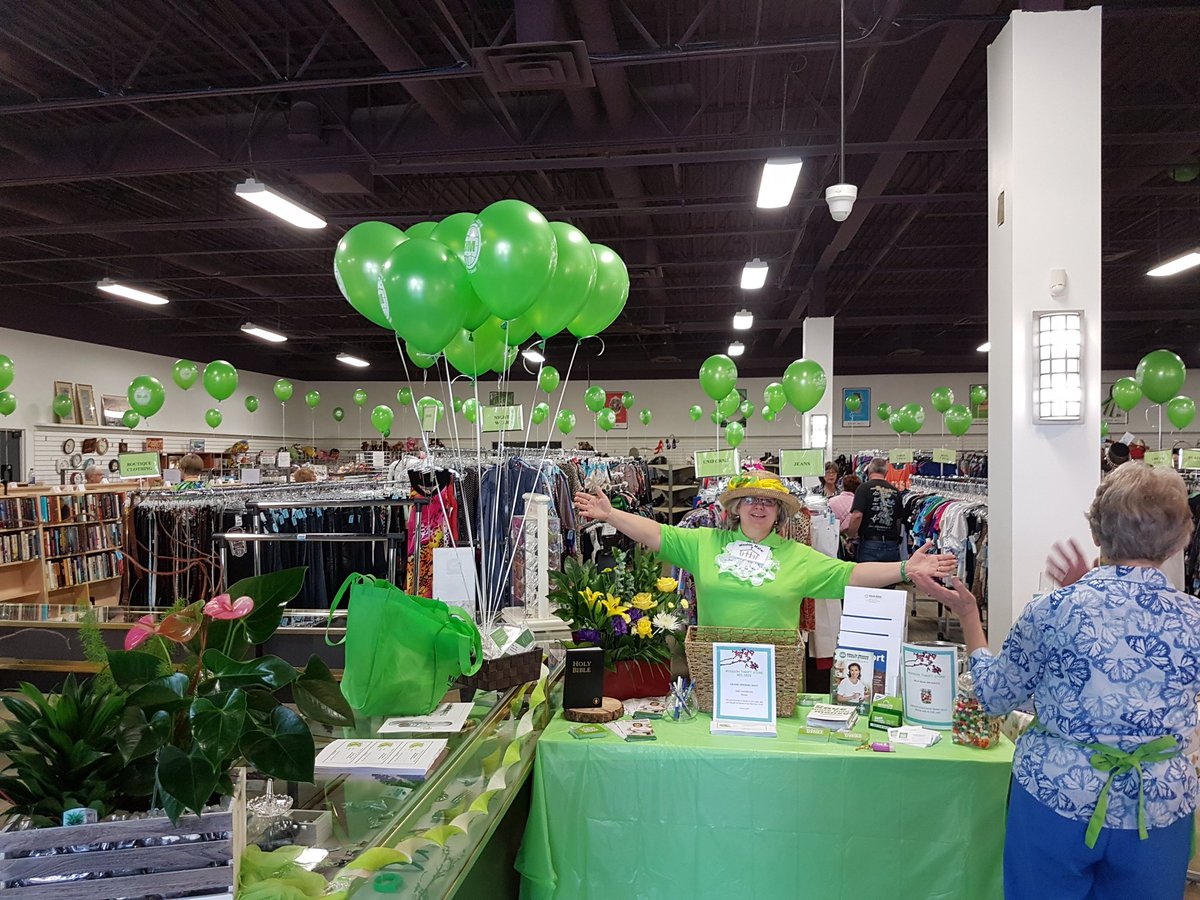 missionthrftrd's tweet photo. Celebrate with our wonderful volunteers, the Grand Opening of Mission Thrift #reddeer #alberta https://t.co/0hbgRrTG83