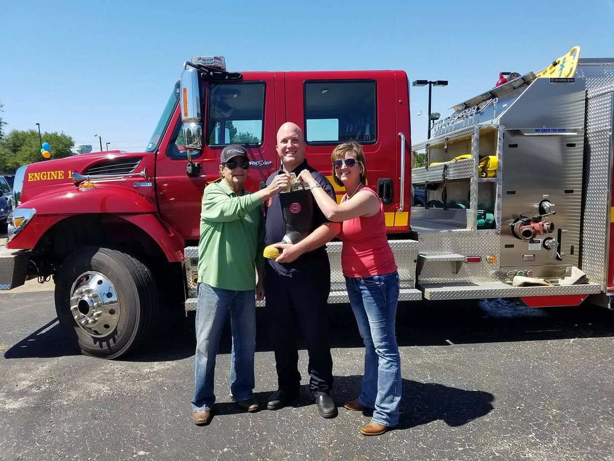 kyyk983's tweet photo. KYYK's very own Bubba T is at All Star!Come Fill The Boot!!! We will he here until 1 and The Palestine Fire Dept will be here until 4!!! https://t.co/Mgy2eIrACZ