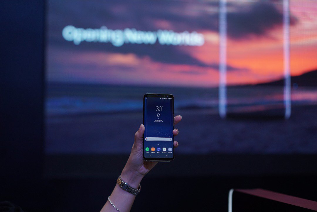 Fadya_SB's tweet photo. The excitement to own #TheGreatS8 is still not over! #UnboxYourPhone from 5-7 May... https://t.co/GOJW779KzO by #Samsung_ID via @c0nvey https://t.co/0Nk2RlHi7C