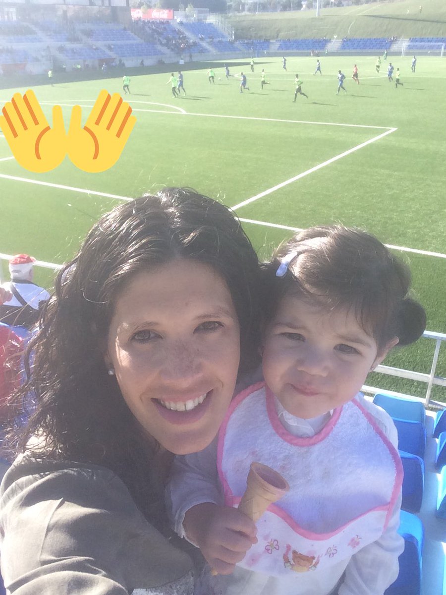 giselailla's tweet photo. Animant al papi @enricpi11 despres de setmanes lluitant per tornar al camp... #EstemSempreAmbTu #TestimemInfinit #Badalona @CF_Badalona https://t.co/nyajdEuaWs