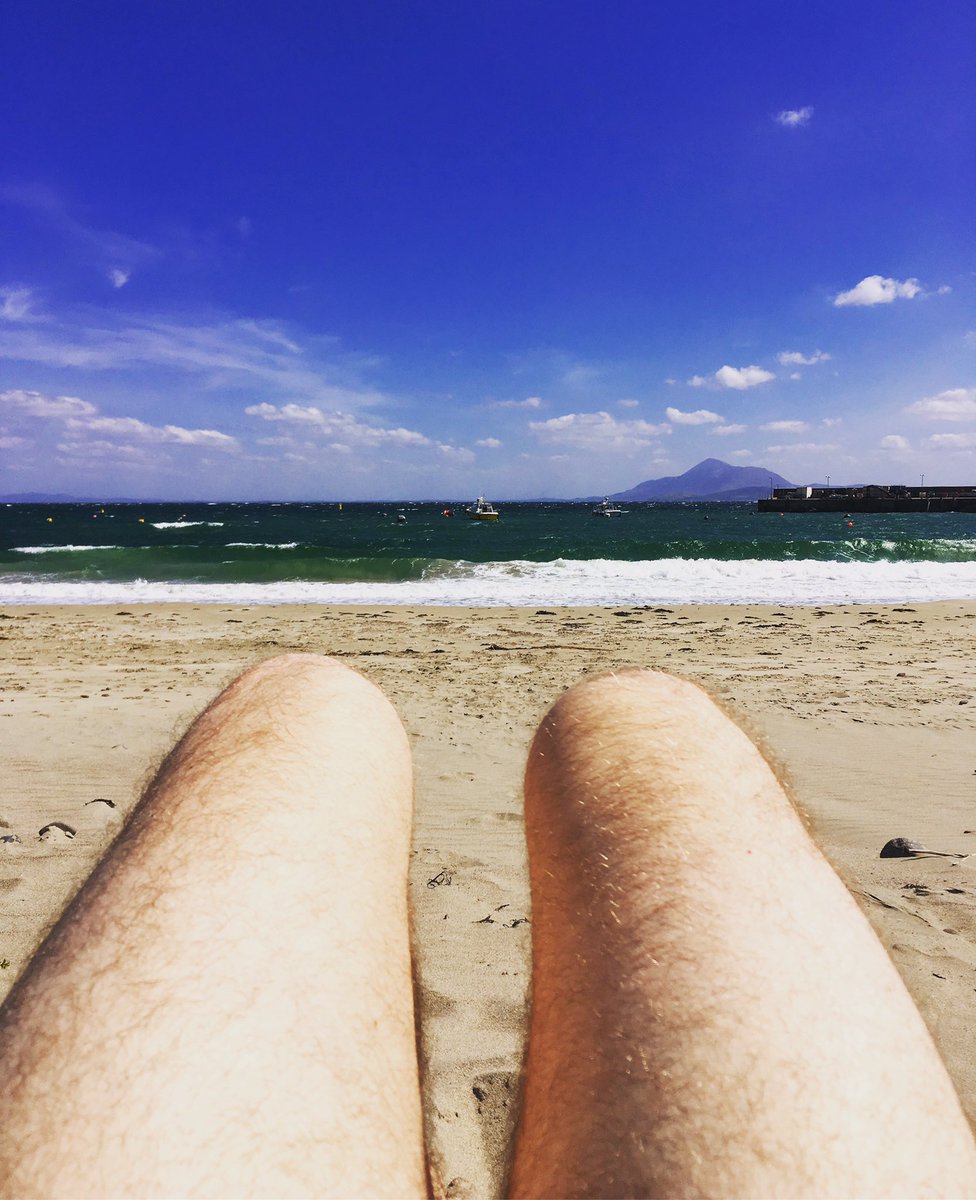 AaronKins_TT's tweet photo. Hotdogs or legs? 🤔😂 https://t.co/OpPoA8W1ZA