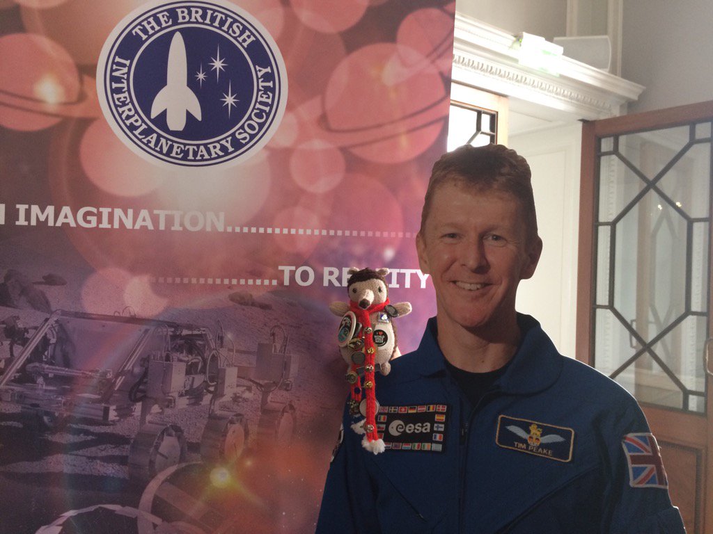 BIS_spaceflight's tweet photo. Together again with @Flightsuit_Tim @SpaceMascotUK 's young cuz is enjoying a great time! #Rocket17 ! https://t.co/RaaRiGVvCL