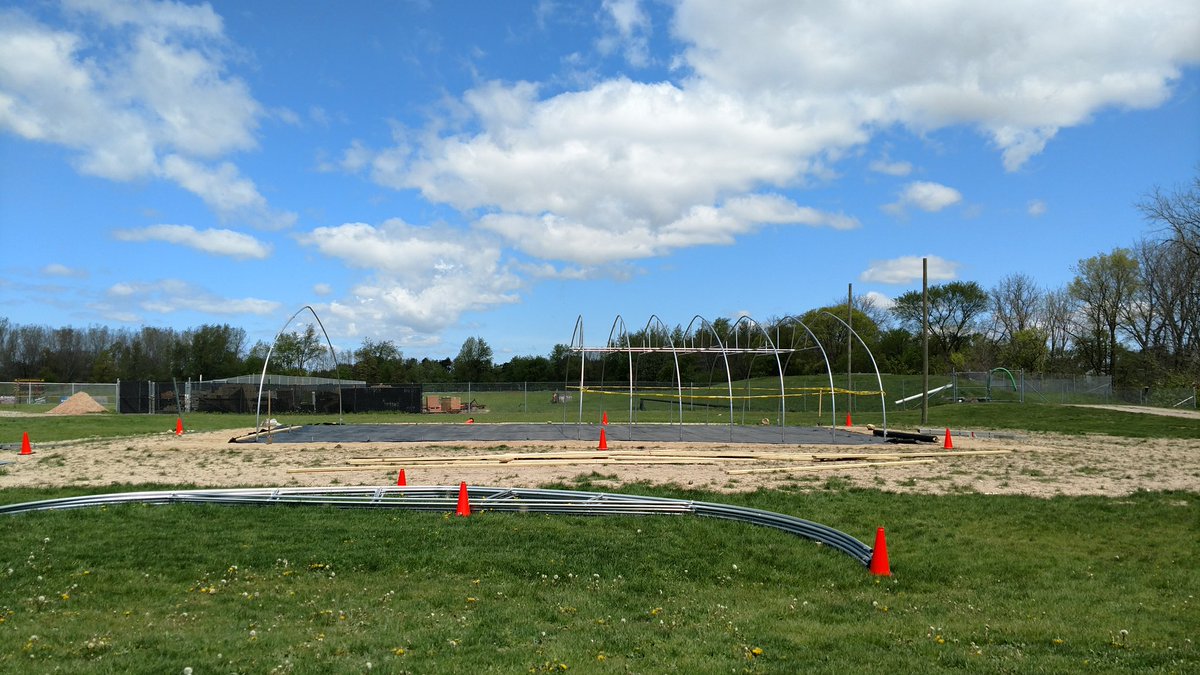 tebotweets's tweet photo. Great 2 C the MS greenhouse progress. S designed, S built. #htownstrong @STREAMSchool #getoutsideandlearn #handson #reallifeproject https://t.co/EKtOYOA4mH
