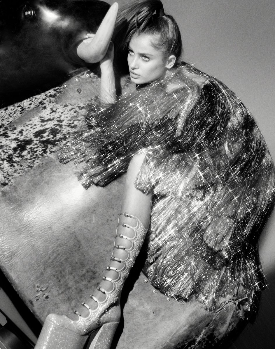 marcjacobs's tweet photo. ⚡️〰👢  @TaylorMarieHill 👢〰⚡️ in Marc Jacobs Spring '17 boots by Charlotte M. Wales for @thepop https://t.co/MABGAf7sVj