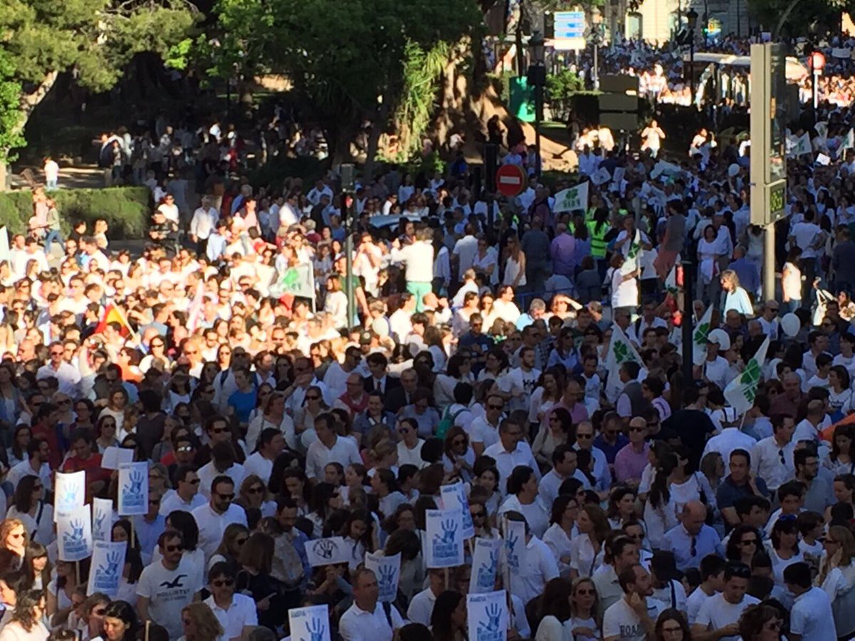 LDE271's tweet photo. Basta ya de imposición, libertad de elección!! #LibertadDeEnsenanza27.1 https://t.co/rIre3Mq4ef