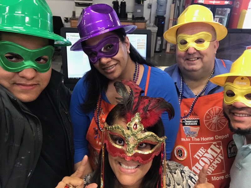 kathy102894's tweet photo. Having Fun with our associates and Pro customers @si62025372 @DHRMgregorio @Mcgalec99 @NicoleSmithHD https://t.co/0UImDjGHV2