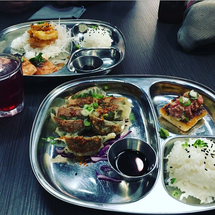 bobsdaughter's tweet photo. Calling all #Sushi lovers of #NEMpls - https://t.co/NDwwWv0i2P CC: @PinKUJapanese #NEMinneapolis #HipsterHack https://t.co/QfcUQcuqPP