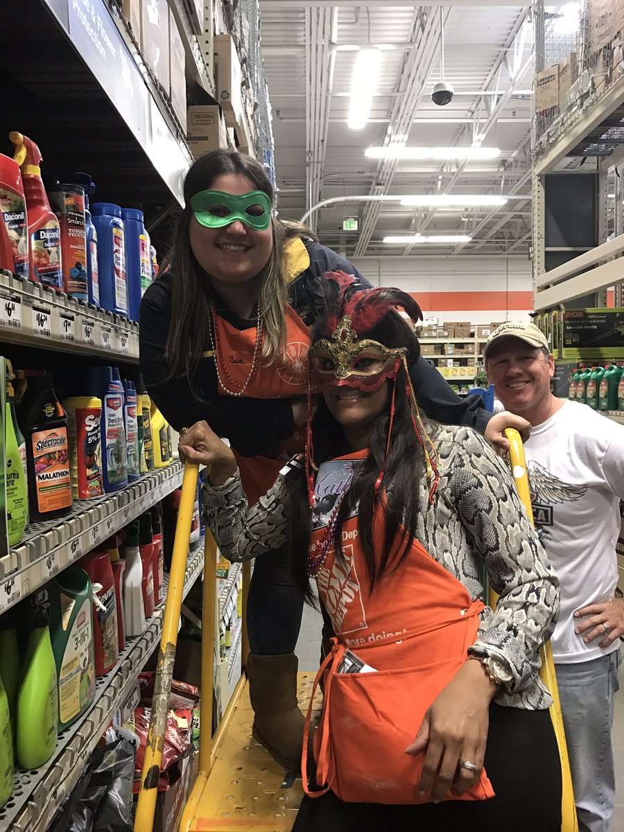 kathy102894's tweet photo. Great day with our associates @si62025372 @NicoleSmithHD @Mcgalec99 @DHRMgregorio https://t.co/CjRxVaxIQV