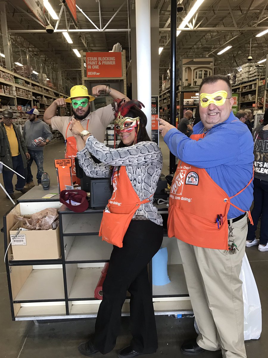 kathy102894's tweet photo. Great day with our associates @si62025372 @NicoleSmithHD @Mcgalec99 @DHRMgregorio https://t.co/CjRxVaxIQV
