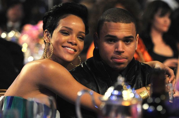 FolarinSampson's tweet photo. Rihanna And Chris Brown Allegedly Getting Back Together https://t.co/YCsRmQus7Z by #mushin_girl via @c0nvey https://t.co/fkRfQtS87H