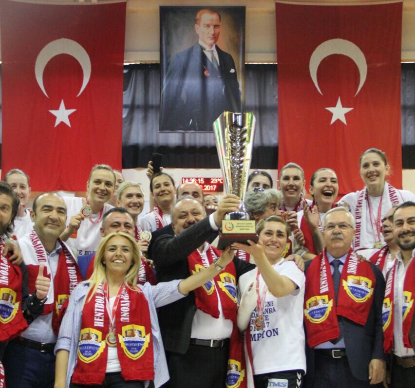 Kadınlar Hentbol Süper Ligi'nde 2016-2017 sezonunda şampiyonluğa ulaşan Kastamonu Belediyespor'u kutluyorum! 🤾‍♀️🇹🇷👏