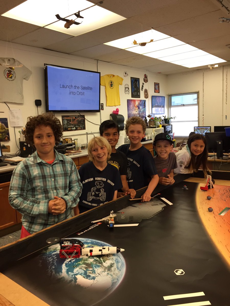 LumDouglas's tweet photo. Lum robotics team - 10 minutes to the competition! https://t.co/x9JzHy3JMD
