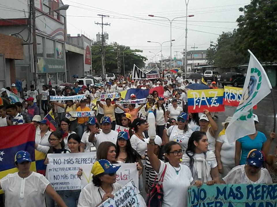 AntonioJosee25's tweet photo. En el estado Apure a pesar de la lluvia no detuvo a  #MujeresALaCalle demostrando que están de cara al país #MujeresALaCallePorVzla https://t.co/2lefDLEAbn