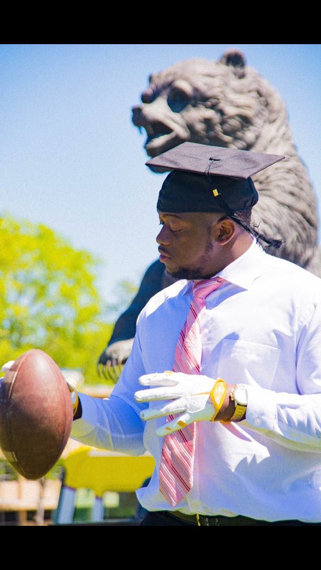 Clarrisa_T's tweet photo. Miles College Class of 2017 Congratulations @JAJuan_2 Love you kid!!!! You made it🙌🏾 https://t.co/0cLo1oqy6u