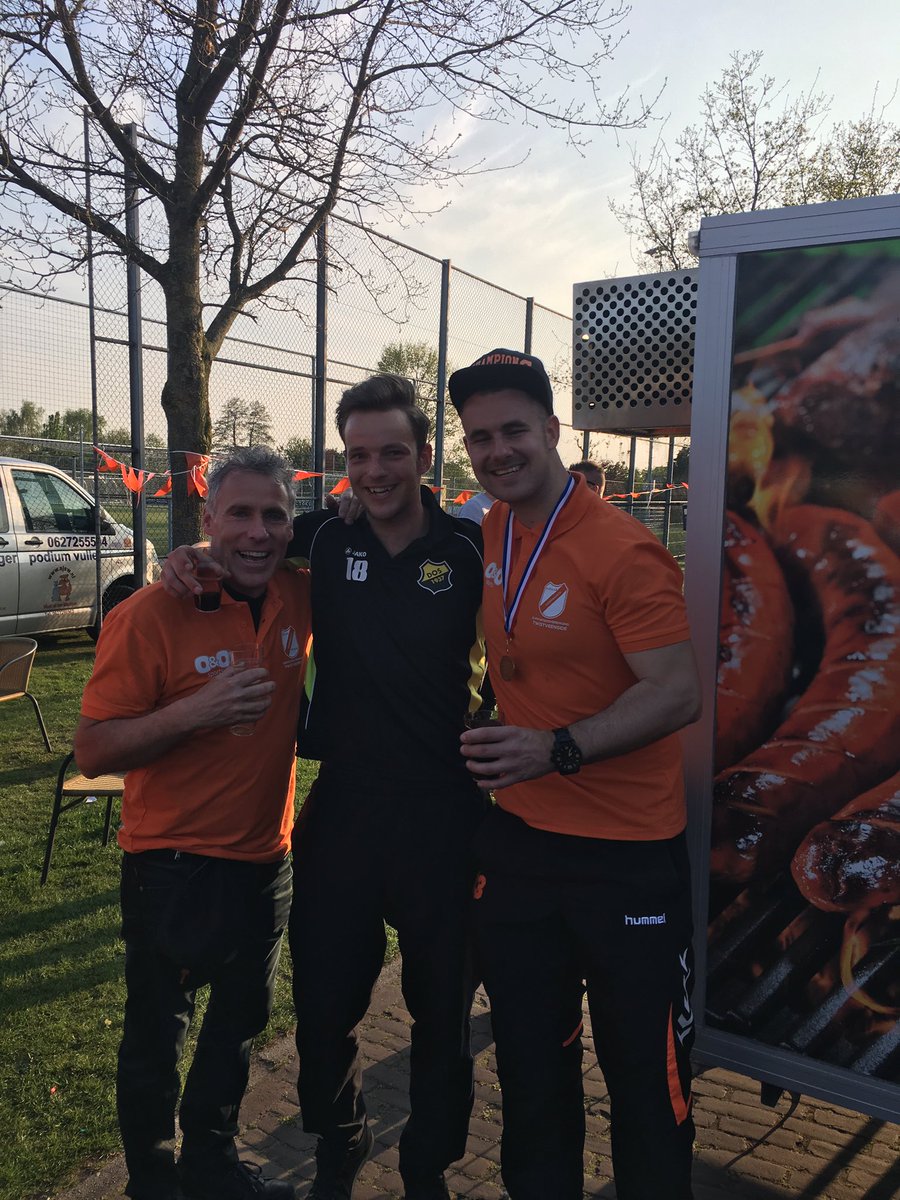 voorwaartsv's tweet photo. De broers Meijer @DOS37 en @voorwaartsv https://t.co/x3EgBwIJnp