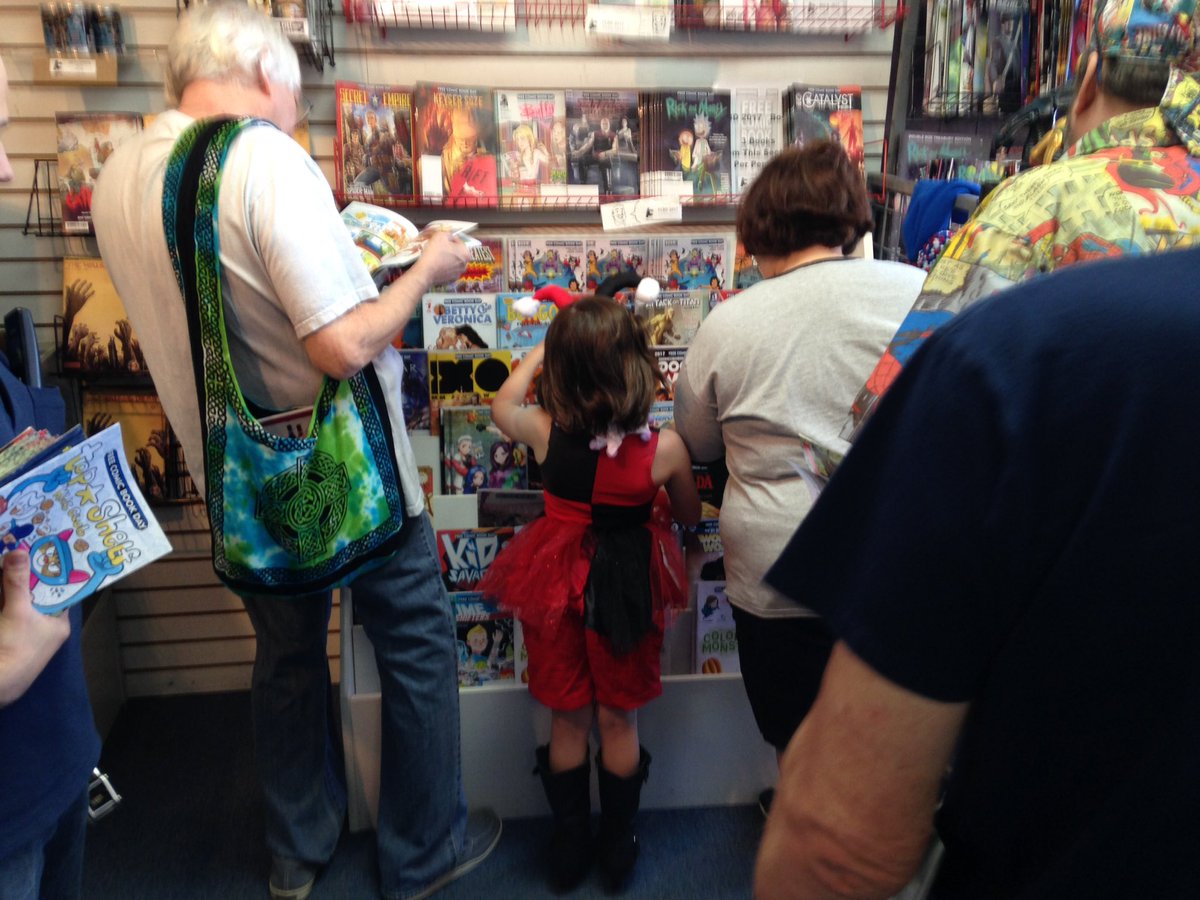 CBLiteracy's tweet photo. Little Harley getting some free comics @keiths_comics
#FreeComicBookDay https://t.co/IIoAn7VnwO