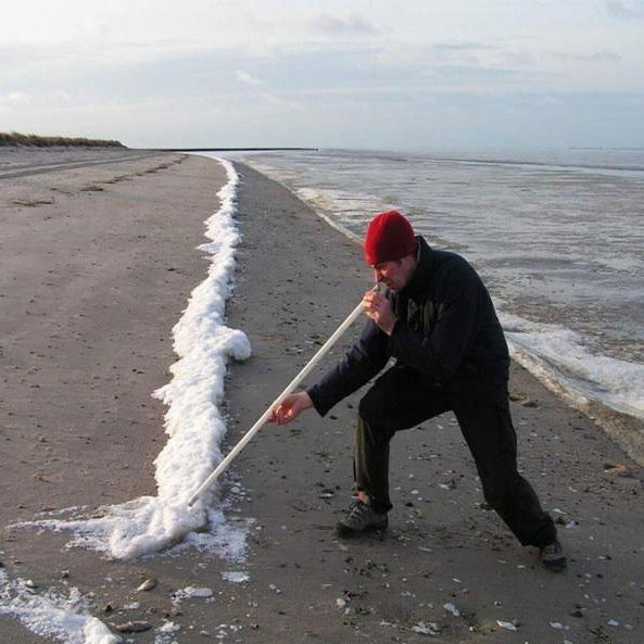 Ivre, il se fait un gigantesque rail de poudre à perlimpinpin.