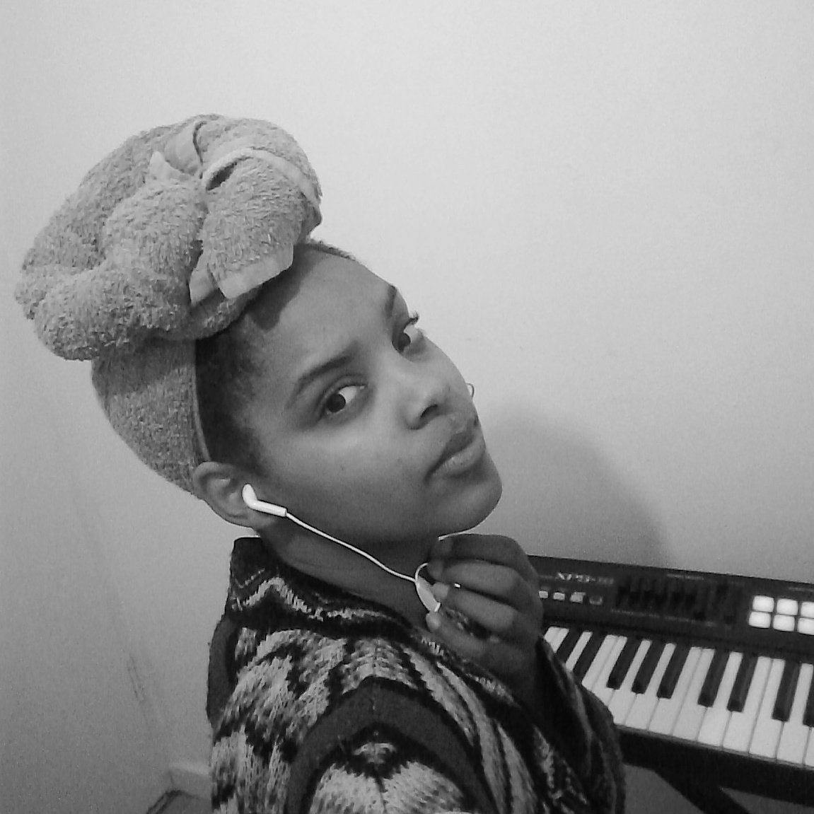 BiancaMalan18's tweet photo. Tomorrow's event. ๐ถWashed hair... Even if she has to take that towel, bunin' rap 'em up while practising. ๐๐
#CleanHair_TakeCare ๐
#OCOK๐ค๐น https://t.co/jwN4EZTEwR