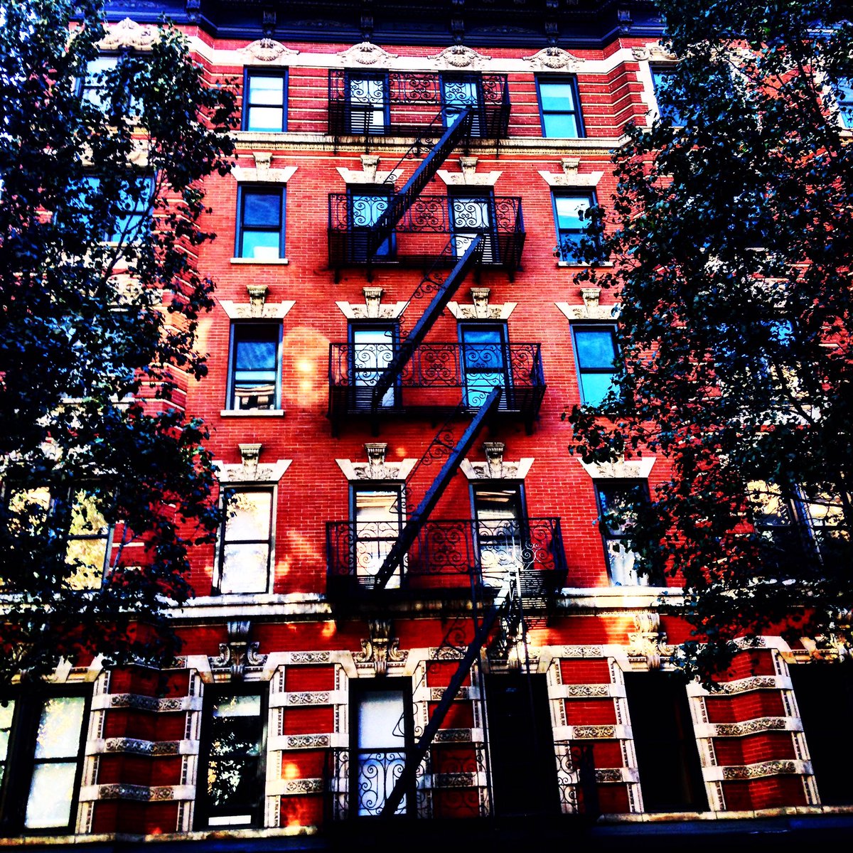 ArtOfForm1's tweet photo. Art Of Form Architect's renovation for Landmark SOHO, NY building #artofform #marksearage #soho #landmark #facade #cool #architect #design https://t.co/xLZ9agS7kz
