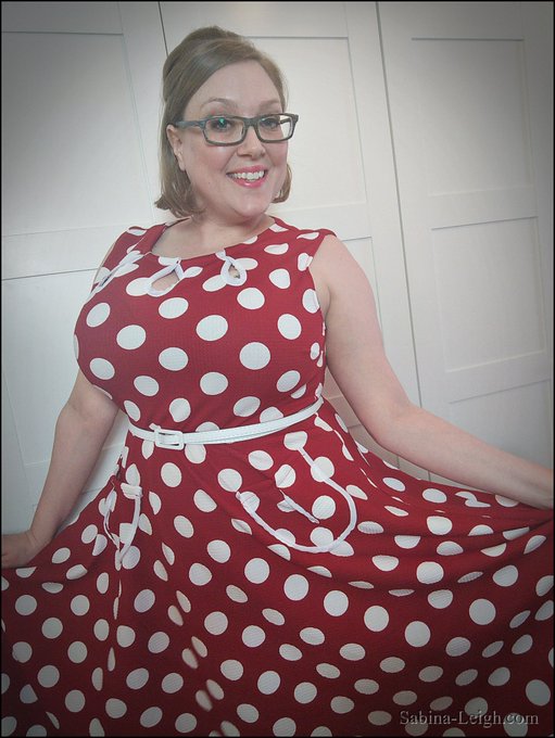 Luvies for this red dress that even Minnie Mouse would be jealous of.  Don't I look great in dresses