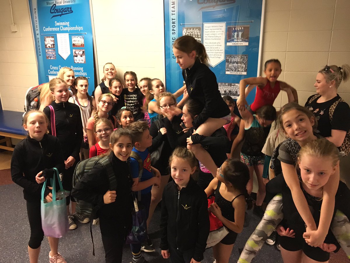 EdmontonAcro's tweet photo. #agf2017wg #whereisroland2017 #edmontonacro @agf_comm #fun #teambuilding https://t.co/LXvpq3K84v