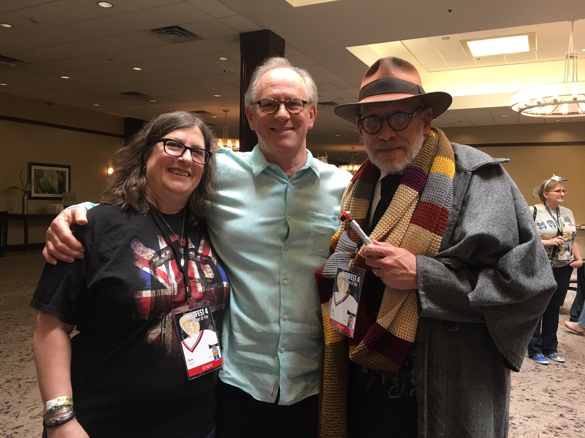 GracheysMom's tweet photo. So happy to meet the lovely Fifth Doctor, @PeterDavison5 at #whofestdfw! https://t.co/hXH2Ngqxvy