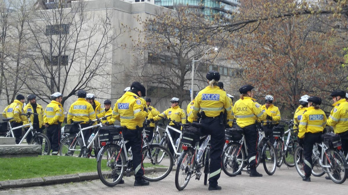 GMMLIVE's tweet photo. Almost ready to take off! @TorontoPolice are here today to protect us and not arrest us! #GMMTO https://t.co/jJRaHVYYOw
