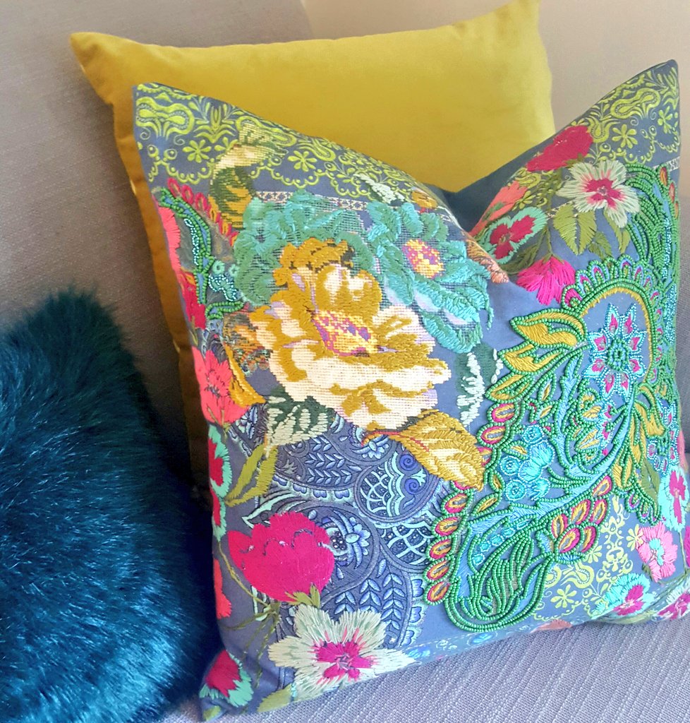 House_Martin_'s tweet photo. From cushions to earrings, I am loving the new @marksandspencer range. The glorious colour combos fill my ❤ with joy! #newseason #Colourpop https://t.co/zN4jP5K04U