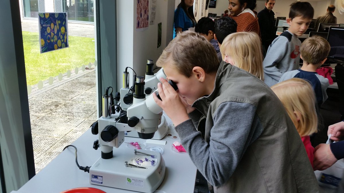 Dav1dThornton's tweet photo. Harrison headed straight to the computer to build on mine craft after studying rocks under the microscope @LancasterUni #LUCommunityDay https://t.co/672vW2MDeP
