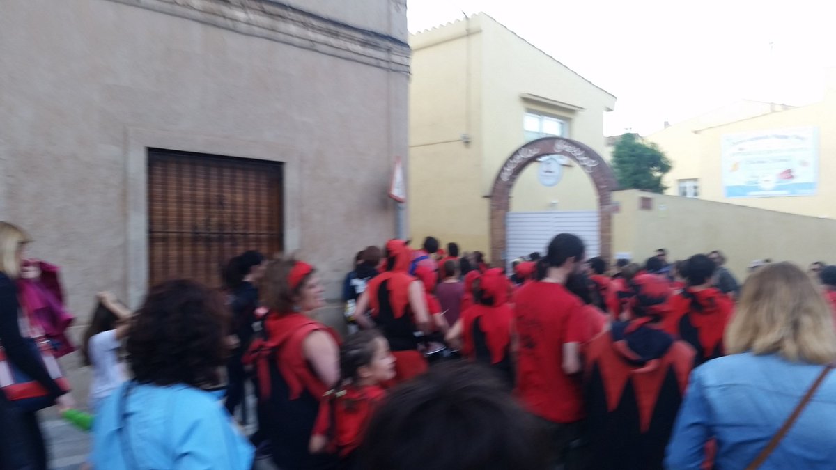 Els diables a la Plaça Pep Ventura. Molt soroll i moltes besties.@icvstcugat