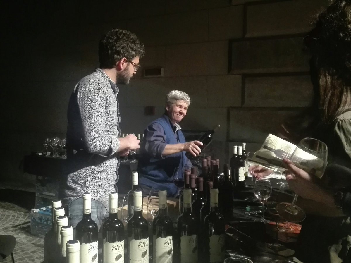 chromaticafest's tweet photo. Degustazione di #vino #rosso #Chromatica #festival #SpazioFactory #MACRO #Testaccio @radioincontrodo @Roma_Web_Fest @RegioneLazio https://t.co/QE11AeGD8D