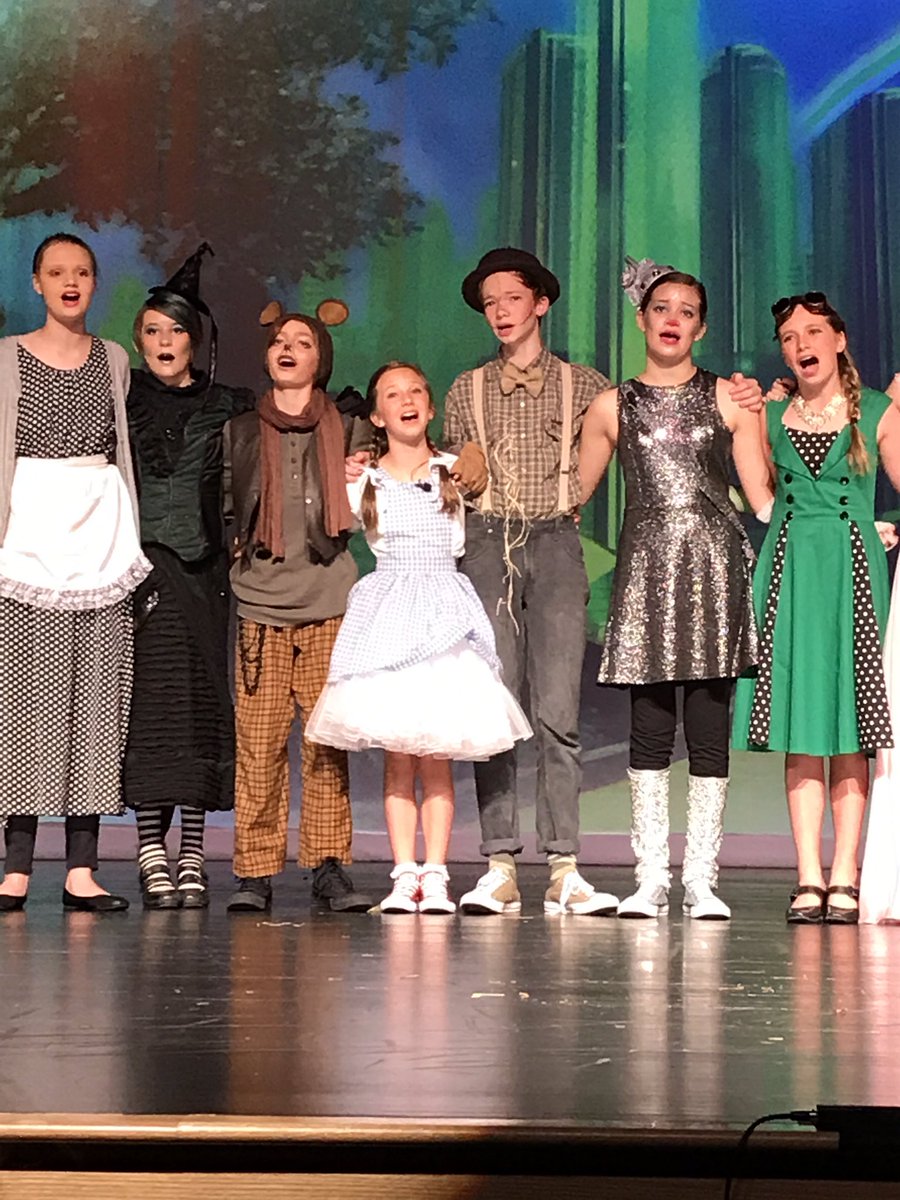 Wow! What a fabulous show!! Way to go everyone.