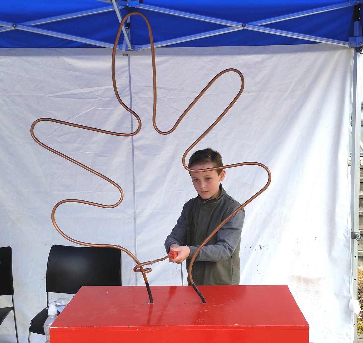 Dav1dThornton's tweet photo. Harrison concentrating using hand & eye coordination! @LancasterUni #LUCommunityDay https://t.co/X96nnrmR1g
