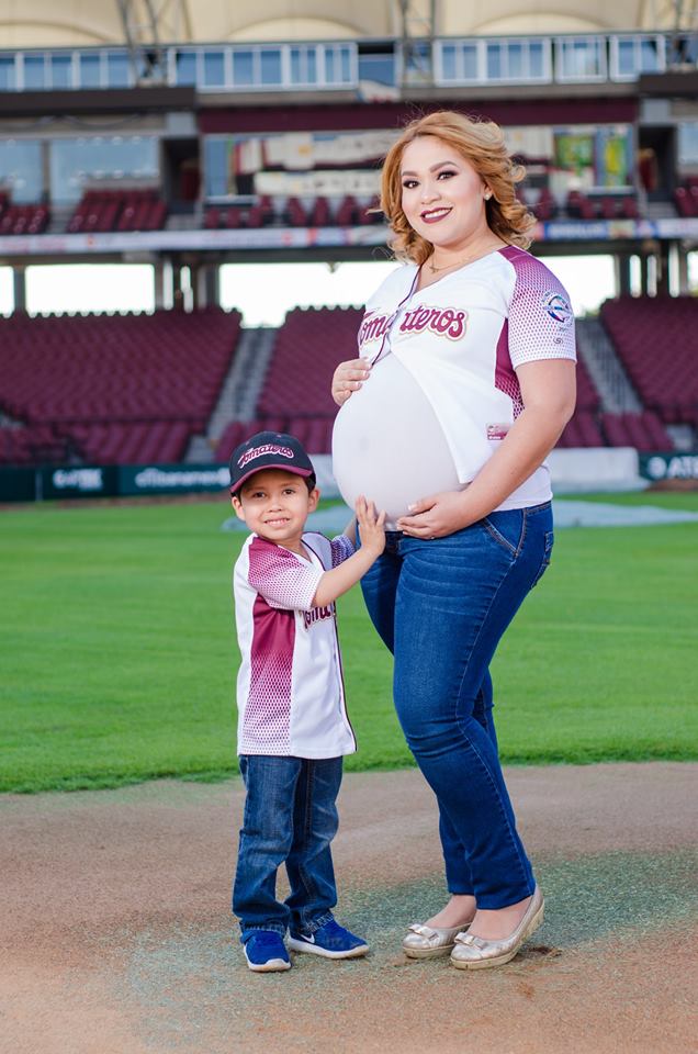 clubtomateros's tweet image. JAZMÍN NAVA INDA🌸⚾ 
Trabajadora, gran mujer, pero sobretodo una orgullosa Mamá #Orgulloguinda #MesdelaMamá ❤🍅